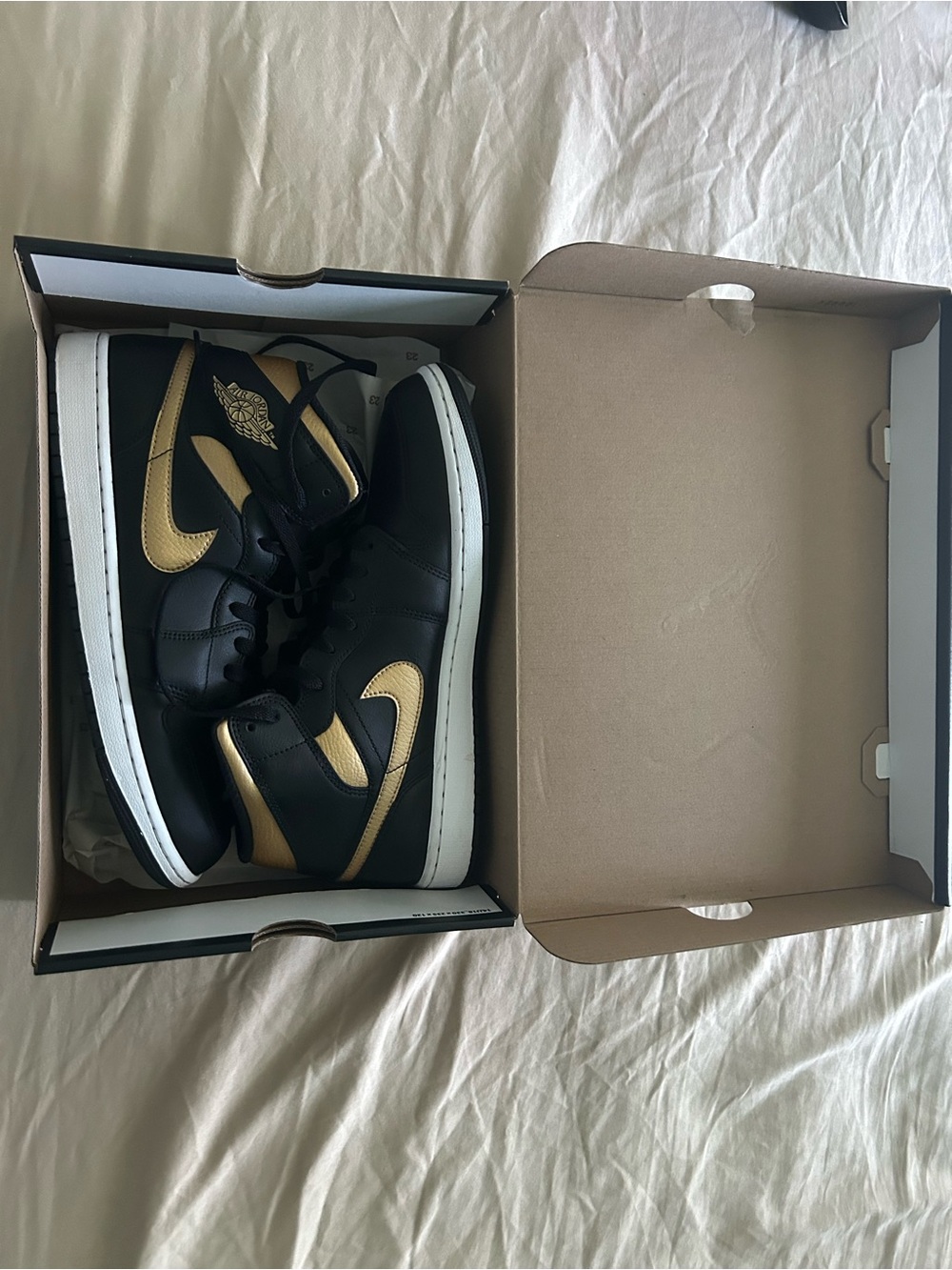 Air Jordan 1 Mid "Black/Metallic Gold" (DQ8426-071), size 10.5